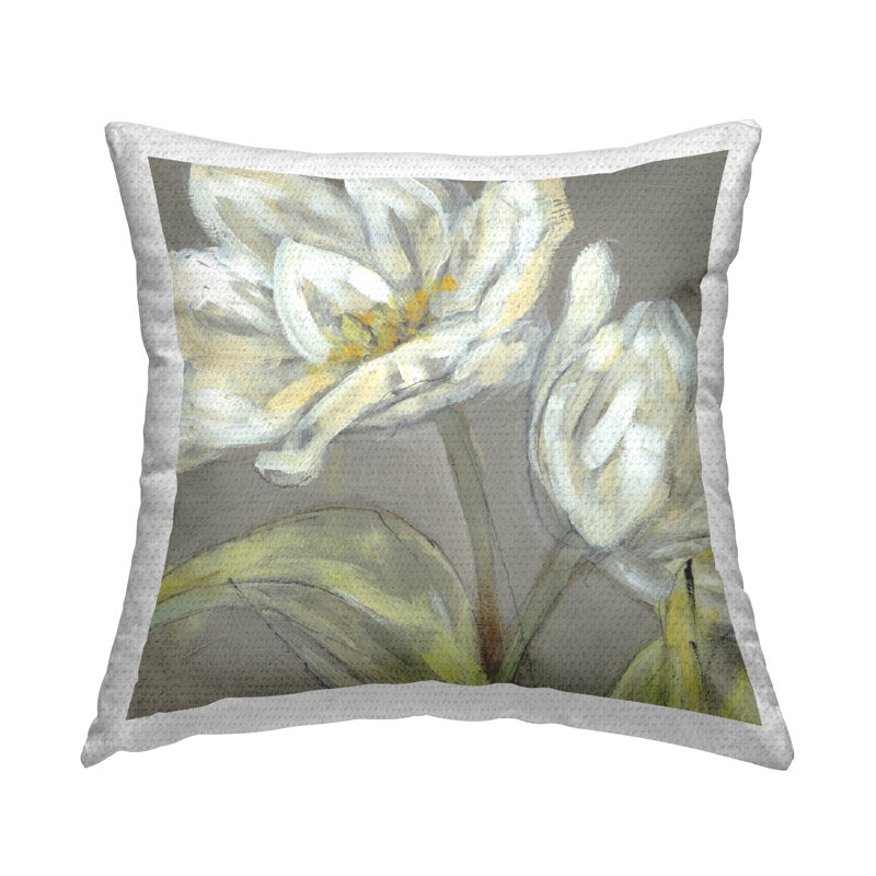 Coussin d'extérieur imprimé "Tulip Flower Petals" par Jennifer Goldberger