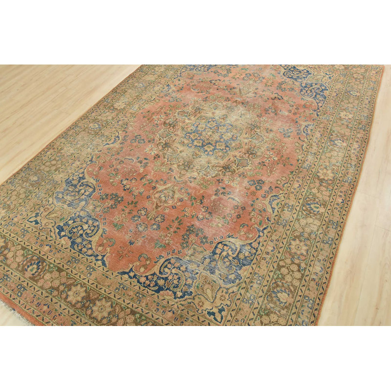 Tapis unique rouge de 6 pi 6 po x 9 pi 9 po