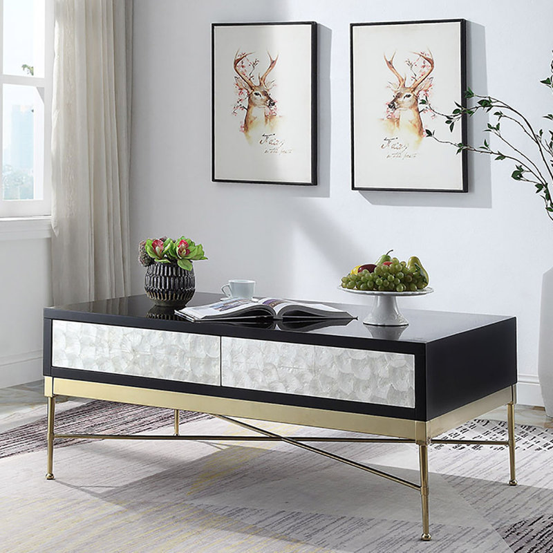 Table basse à 4 pieds avec rangement