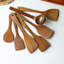 Ensemble d'ustensiles en bois naturel 6 - Pinces antiadhésives, spatule à long manche et louche pour la cuisine