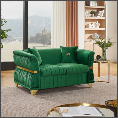 Canapé moderne en velours 61,8 po avec 2 coussins, canapé d'appoint rembourré avec garniture en métal doré, pieds fuselés dorés et accoudoirs courbés pour le salon, la chambre à coucher et les appartements, vert émeraude