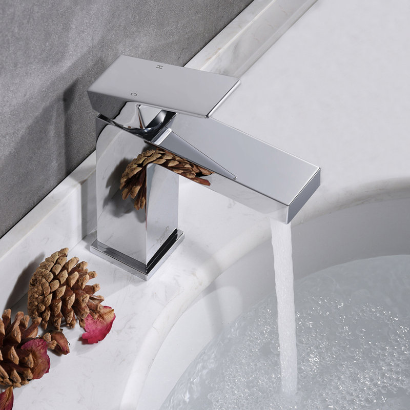 Single Hole Single handle Bathroom Faucet with Drain Assembly, Chrome