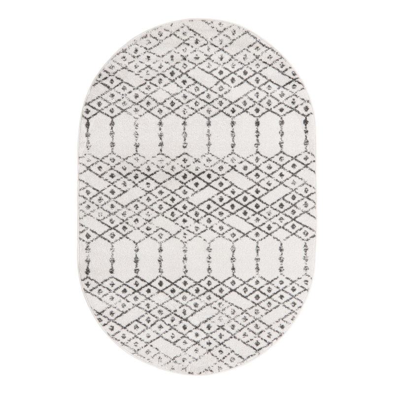 Isaiu Geometric Indoor Rug, Oval 4' x 6'