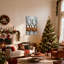 Renne de Noël avec clochettes dans une scène enneigée, ensemble de 3 impressions sur toile-99203108
