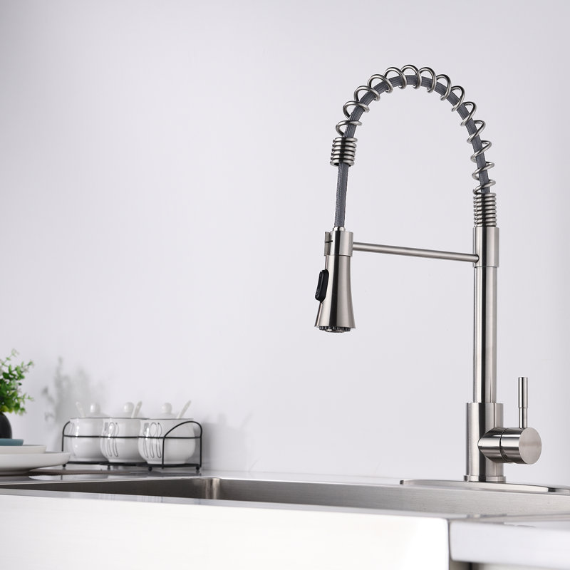 Robinet de cuisine rétractable à poignée simple avec accessoires
