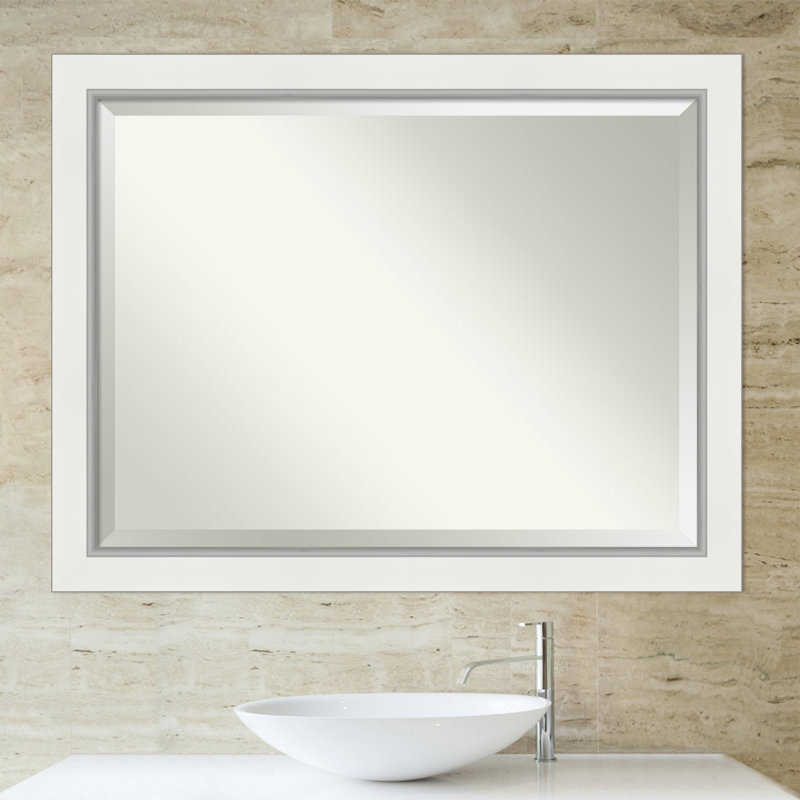 Miroir mural Quade, 45 po x 35 po, Blanc satiné / argent