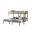 Triple lit simple de conception transitionnelle, structure en bois massif gris chaud, réversible, table de chevet encastrée avec port, barrières de sécurité, lit de style matelas, construction, prise de courant et barrières de sécurité pour