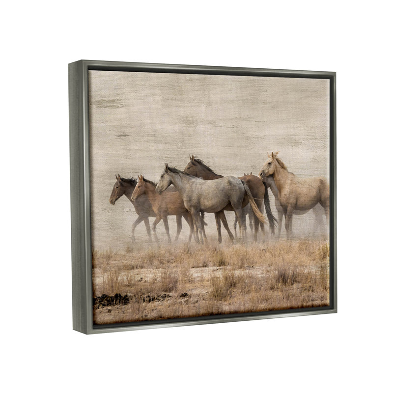 Impression sur toile, "Galloing Horse Herd Countryside" - cadre flottant, H 25 po x l 31 po x P 1,7 po