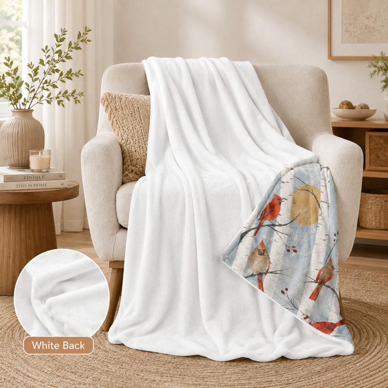 Jeté Birch Grove Cardinal, oiseaux rouges avec baies d'hiver et fond bleu pâle, couche de flanelle pour canapé, chambre à coucher et style boisé douillet, 60 po x 80 po