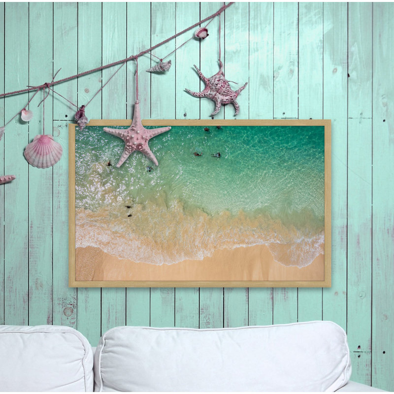 «Splash Near Shore» par Marmont Hill, H 24 po x l 36 po, Cadre en bois naturel