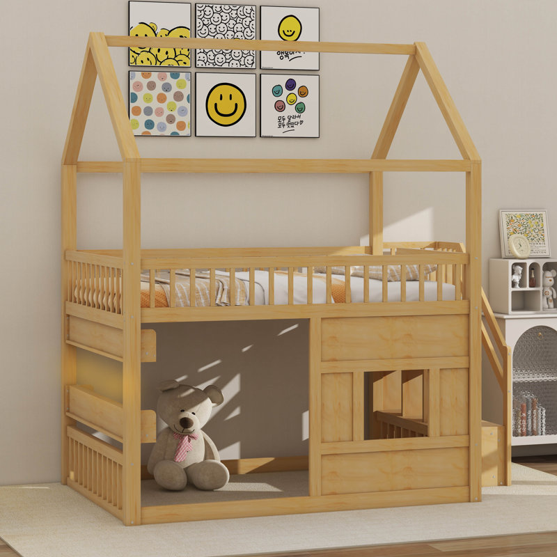 Structure de lit double pleine grandeur en forme de maison avec grand espace sous le lit, Natural