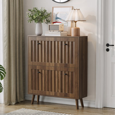 Armoire à chaussures de style médiéval moderne, unité de rangement à chaussures verticale avec finition rainurée verticale, armoire à chaussures de couleur noyer de 31,5 pouces, idéale pour les couloirs, les couloirs et les entrées.
