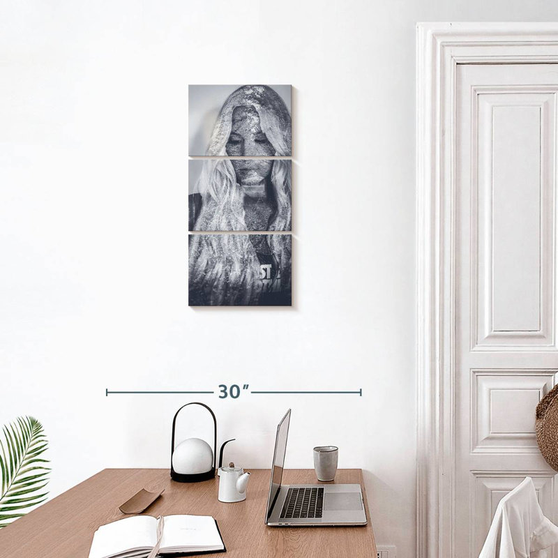 Portrait de femme Sakura, H 27 po x l 12 po
