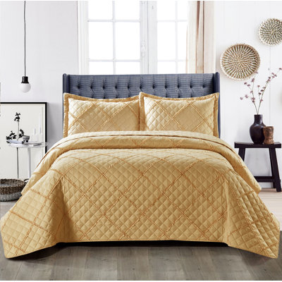Fairdale Polyester Bedspread with Pillow Shams Included