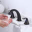 Robinet de lavabo de salle de bain espacé Aleasha, robinet à 3 trous avec bonde escamotable-89200503