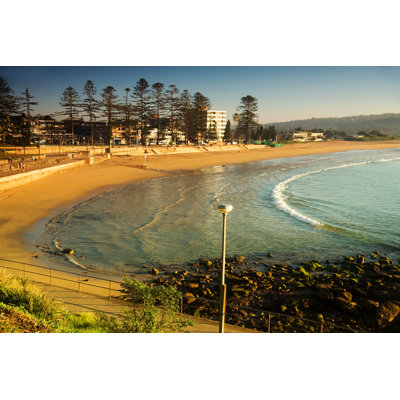 Sydney Beaches by Kokkai Ng