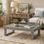 Table basse rustique en bois avec lattes et pieds de traîneau pour les rassemblements extérieurs-410292748