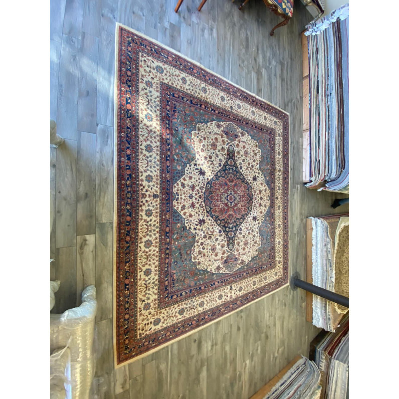 Tapis Oushak rétro vieilli de conception unique 11 pi x 12 pi One-of-a-Kind Anatolian