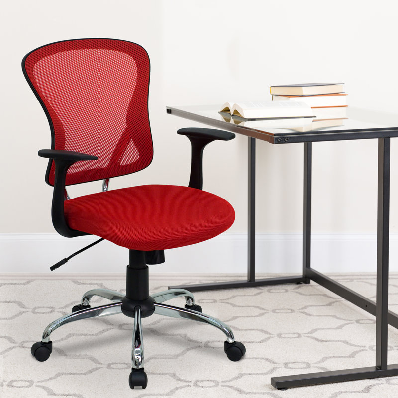 Chaise de bureau pivotante à dossier moyen en maillage avec accoudoirs et base en chrome, Rouge