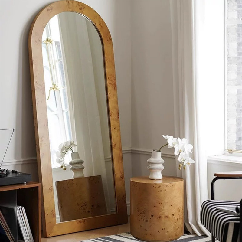 Fenêtre
 Miroirs pleine grandeur en bois manufacturé