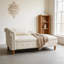 Chaise longue en velours avec accoudoirs roulés-579390374