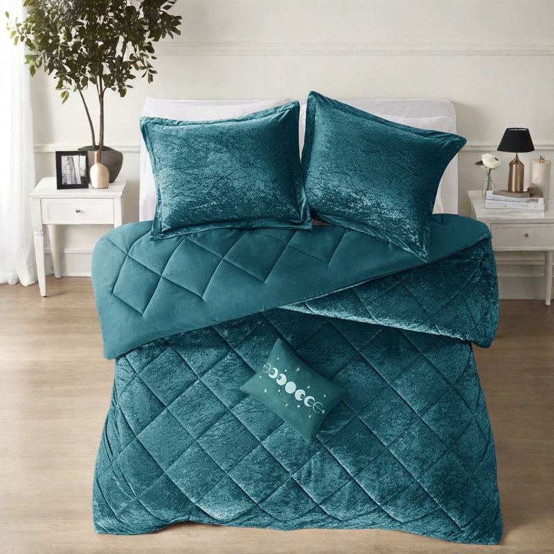 Luxurious Teal Velvet Bedding Sets, Hypoallergenic Comforter With Decorative Pillow