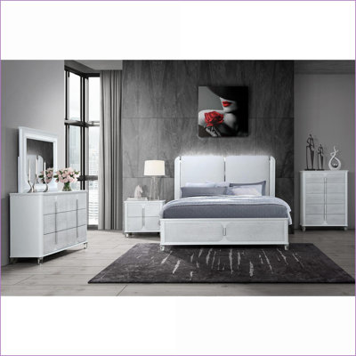 Ensemble de chambre à coucher 5 pièces pour très grand lit avec revêtement à DEL blanc cassé et amp; Garniture argent brossé | Bois massif et panneau de fibres à densité moyenne | Commodes doubles