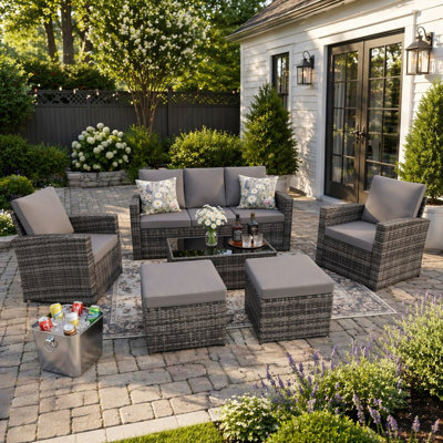 Ensemble de meubles en rotin de patio extérieur durable avec coussins confortables et conception résistante aux intempéries pour la détente