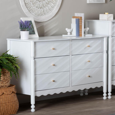 Commode de rangement horizontale à 6 tiroirs avec tablier festonné et pieds tournés pour chambre Baxton Studio Weinberg, blanc