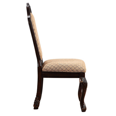 2 chaises d'appoint beiges traditionnelles - dossier solide, siège garni de passepoil, pieds floraux arqués, coussin de siège bordé de bourre pour la salle à manger