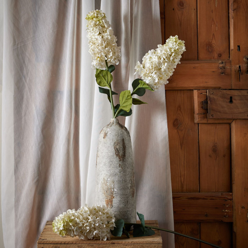Arrangement, White