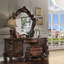 Élégant fauteuil de coiffeuse brun avec garniture cloutée et tabouret rectangulaire de style cerisier