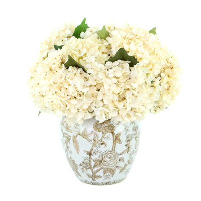 Hortensias dans un vase décoratif en céramique