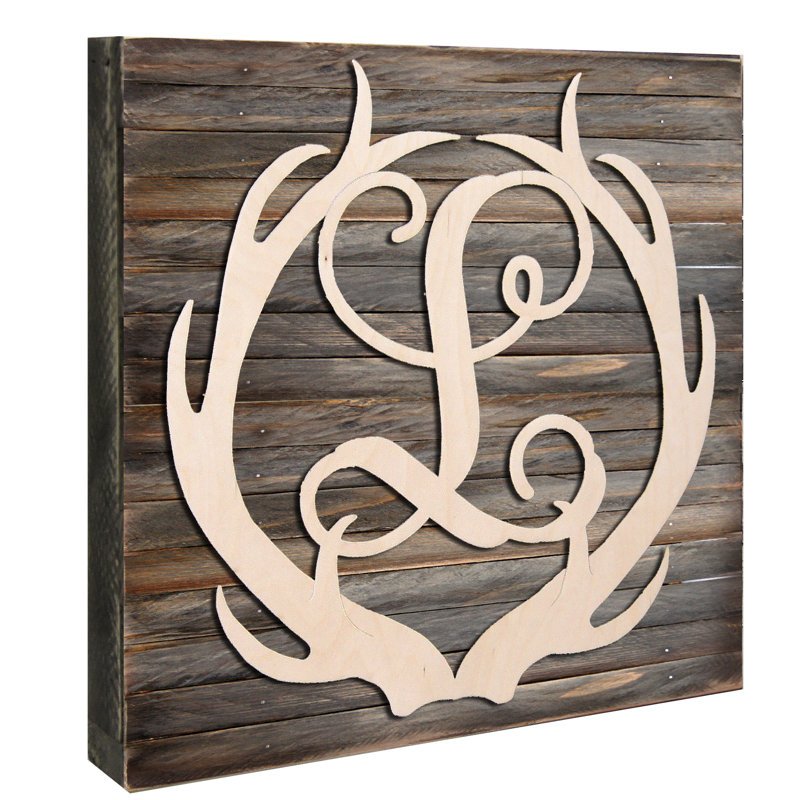 Décoration murale personnalisée en bois sur fond de bois rustique