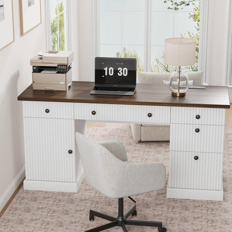Bureau de direction 60 po moderne, bois cannelé avec tiroirs et prise de courant, poste de travail d'ordinateur brun