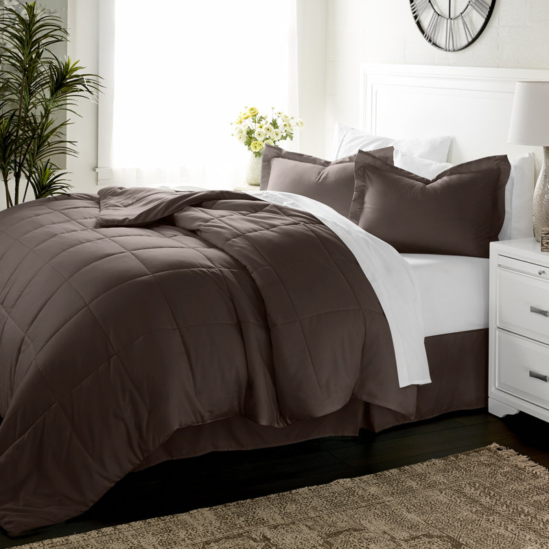 Ensemble de literie complet en microfibre de 8 pièces Simply Soft, Chocolat, Édredon double + 7 pièces incluses
