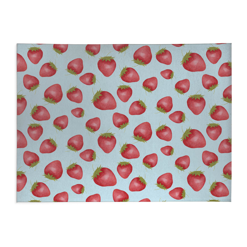 Tapis de cuisine antidérapant Summer Strawberries, Rectangle 4pi x 6 pi, Bleu nuage