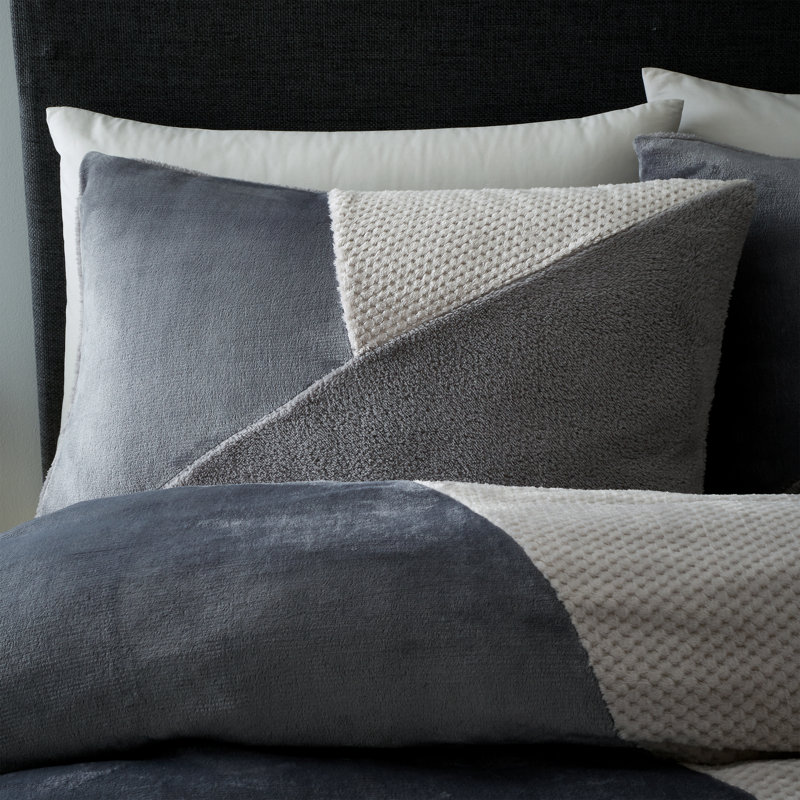 Cosy Larsson Geo Fleece Duvet Cover Set, Double Duvet Cover + 2 Standard Pillowcases, Grey