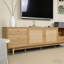 Meuble télé pour téléviseur 65, 75, 85 pouces Boho, meuble audio-vidéo avec rangement ouvert et tiroirs, console multimédia en bois avec rotin