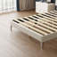 Grand lit tapissier avec tête de lit capitonnée, structure en panneau de fibres à densité moyenne, rembourrage en polyester et coton, lit plateforme moderne avec lattes solides