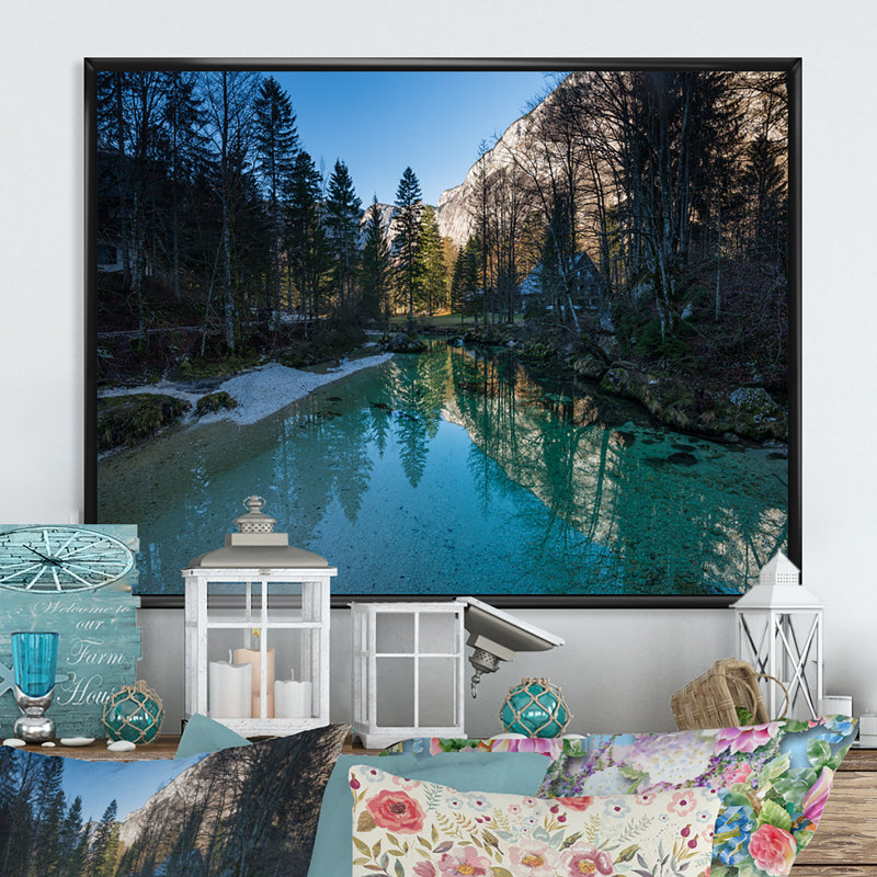 «Turquoise Water Grounded By Trees», reproduction sur toile flottante, H 30 po x l 40 po x P 1,5 po, Cadre noir