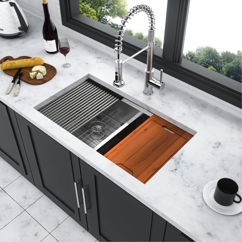 Évier de cuisine à double cuve 50/50 33 po x 19 po en acier inoxydable T304 de calibre 16, cuve profonde de 10 po, façade à tablier plat pour cuisine moderne, guide d'eau en forme de X, revêtement pour éviter la condensation, coussin