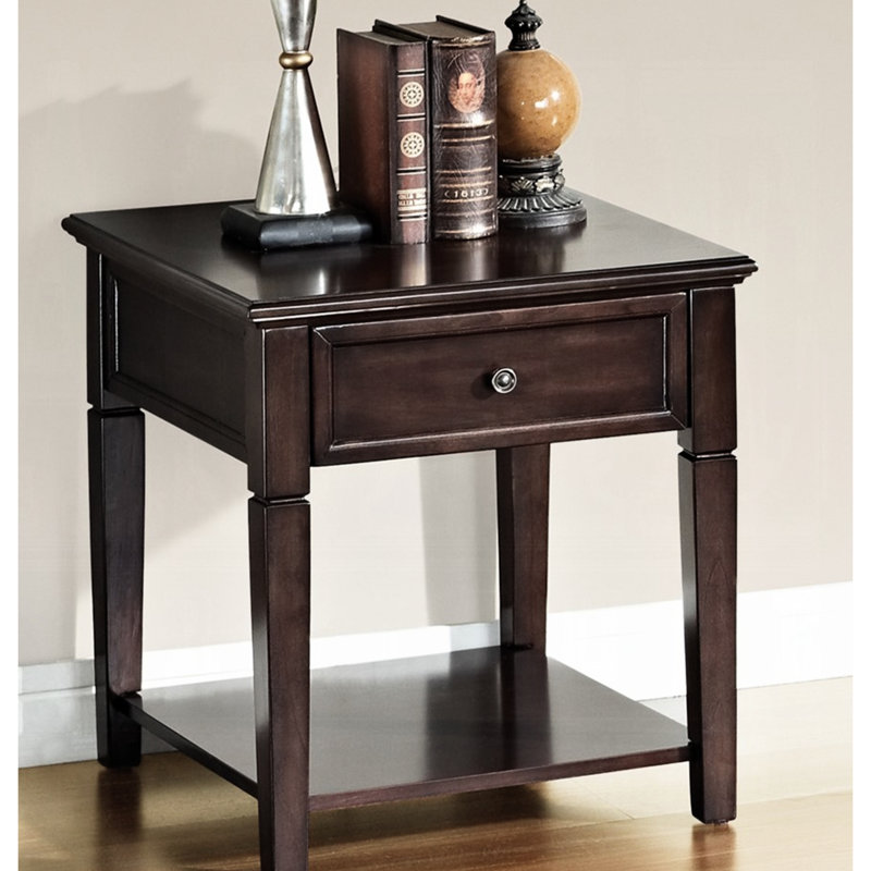 Table en noyer avec un design classique et un espace de rangement fonctionnel