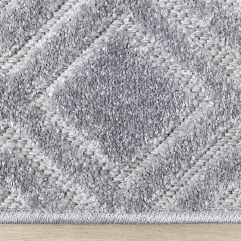 Kayliana Gray Geometric Polypropylene Stain Resistant Living Room Carpet, Rectangle 5'3" x 7'7"