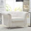 Chaise d'appoint élégante et confortable avec des boucles profondes et des pieds en bouleau durables, parfait pour les intérieurs modernes