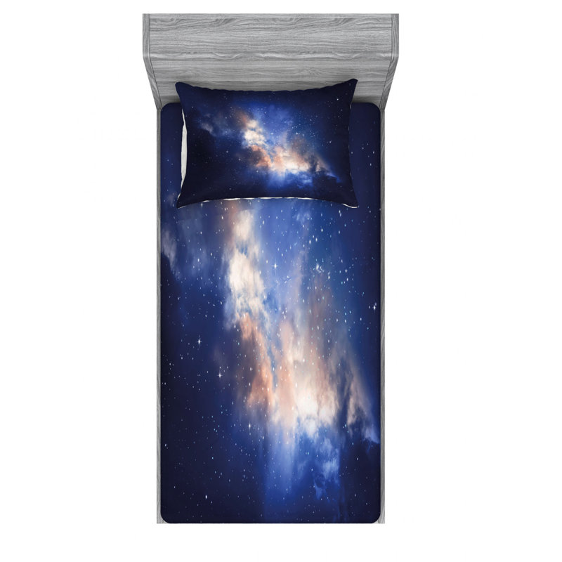 Ensemble de draps Nebula in Cloudy Sky View of Far Stars in Night Sky Milky Way