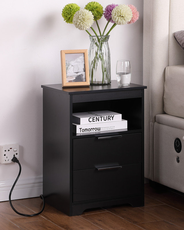 Table de chevet noire moderne 22,8 po avec ports USB, 2 tiroirs et tablette, Noir