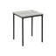 Moderne 3 tables basses, 2 tables basses et 2 tables de bout, dessus en stratifié gris, structure en métal noir avec détails