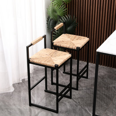 De 2 tabourets de bar en jacinthe d'eau tissés - Structure en métal supportée par le dos à usages multiples L 16,53 po x l 15,61 po x H 31,5 po tissés avec des chaises à hauteur de comptoir résilientes pour le salon, le bureau