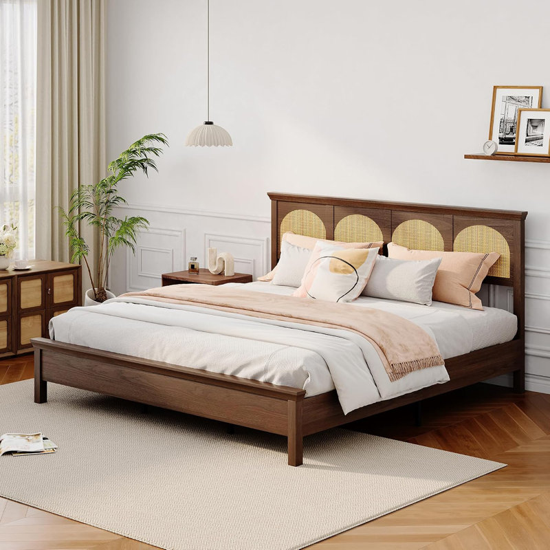 Très grande base de lit en rotin, lit plateforme en bois Boho avec tête de lit en rotin naturel et pied de lit Mid-Century, support de lattes silencieux, aucun sommier requis